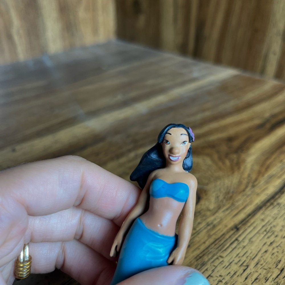 Lilo & Stitch Nani and Boyfriend Toy Mini Figurines - Picture 11 of 13